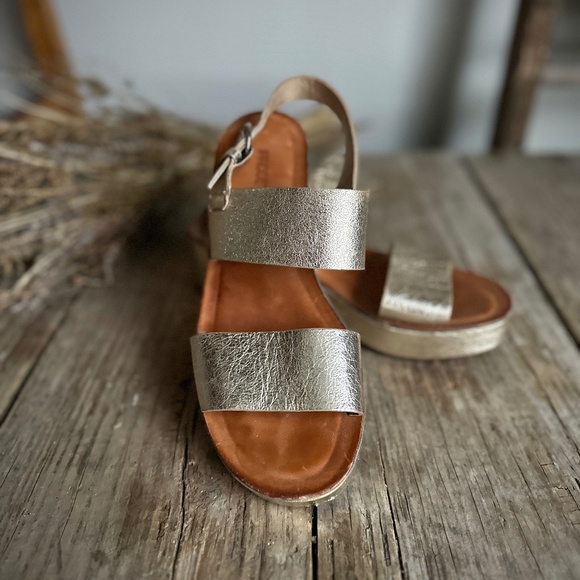 Progetto Shoes - 70's PROGETTO MILANO GOLD HEELED SANDALS